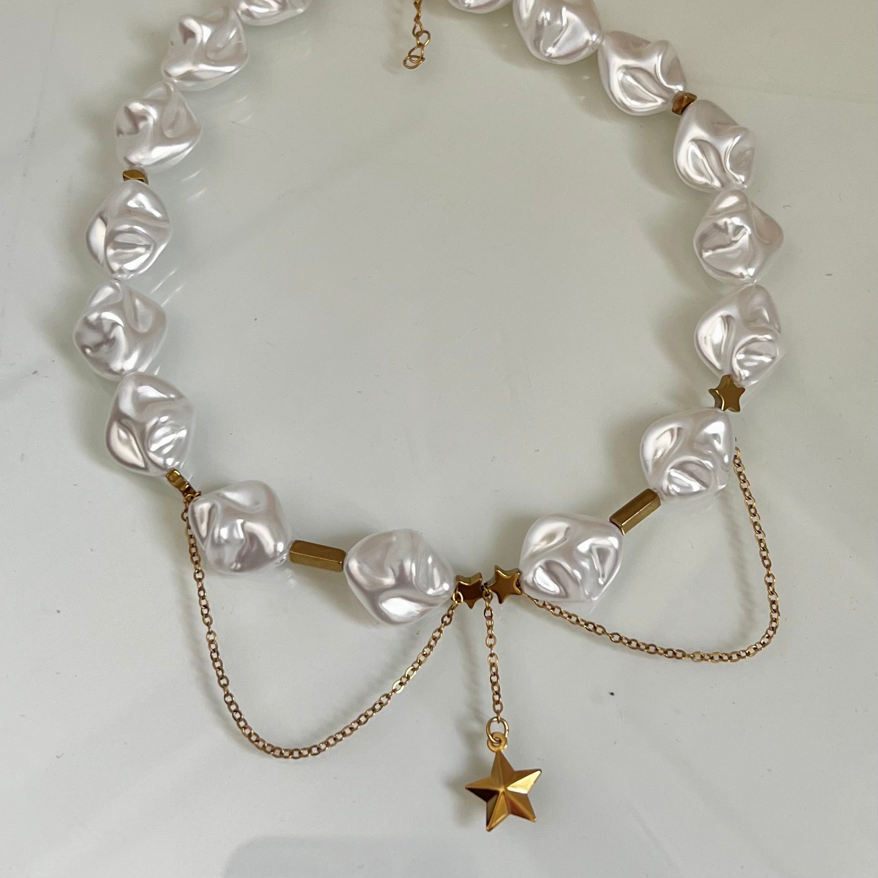 Pearl chockers co.3