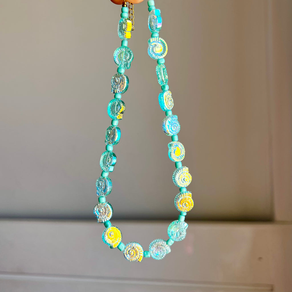 Shiny Shell Chocker