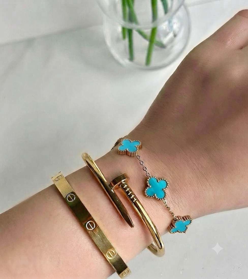 V Bangle Set