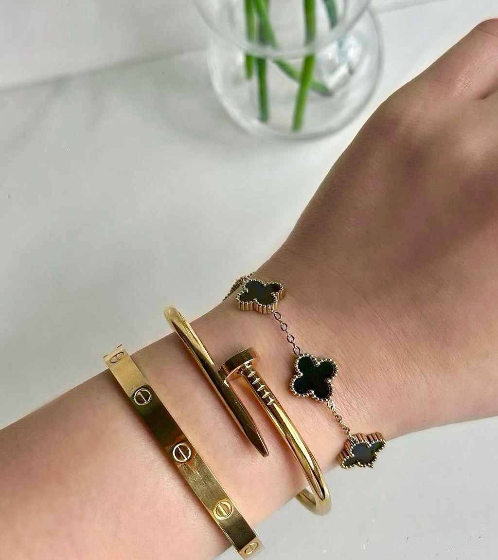V Bangle Set