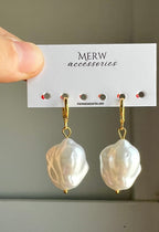 Pearl drop earring